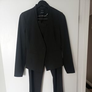 RW & Co. straight leg suit